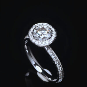 "Blooming Life" 18K Diamond Ring